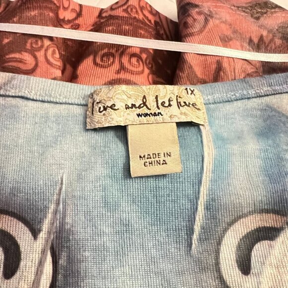 Live and Let Live Womens Size 1X V-neck Lace Button Detail Paisley Print Top - Picture 8 of 9